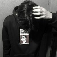 男生长发侧脸头像