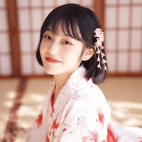 女生侧面脸回头的头像