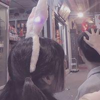 情侣头像 女生遛狗