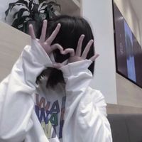 红色背景吸烟头像女生头像(9)