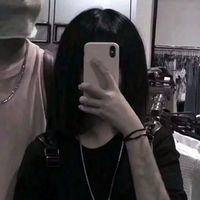 背景是树的情侣头像