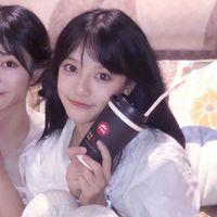 靠床沿的微信头像女(2)