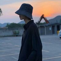 项圈男生头像
