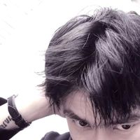 qq头像穿西装的男生有纹身