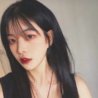 女生笑着抱猫的头像(6)
