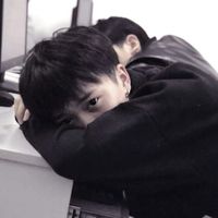 qq头像男生红头巾