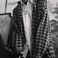 男生拿衣服挡女生头像(18)
