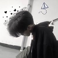 男生拿衣服挡女生头像(1)