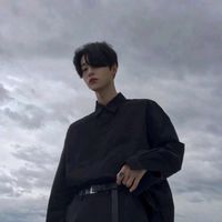 男生拿衣服挡女生头像(20)