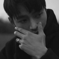 戴手表男生半身头像(4)