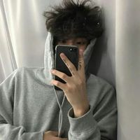 红黑调的男生头像