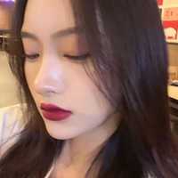 女生笑着抱猫的头像(17)
