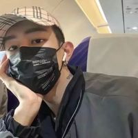 全黑色头像男生