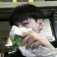 带礼帽的高清男生头像