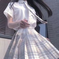 带绿色的图片女生头像图片(14)