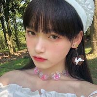 女生拿手机苹果7头像(11)