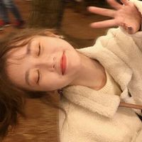 红色唯美小头像女生头像