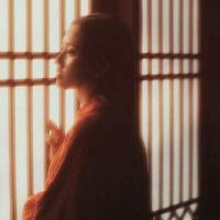 微信短发黑白女生头像霸气头像