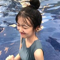 红色背景吸烟头像女生头像(13)