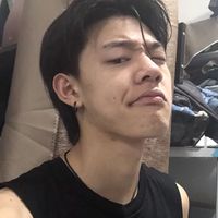 男生黑领带头像