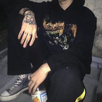 裸身男生带有纹身QQ头像
