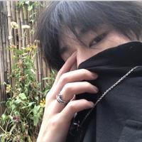 抱着黑猫的男生头像