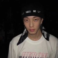 qq头像灰色男生头发