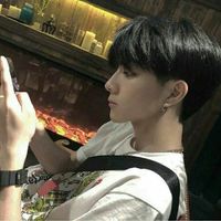 男生拿扇子qq头像(4)