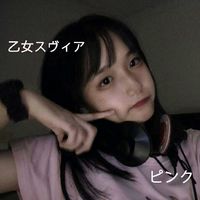 女生头像黑白露肩