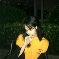 靠床沿的微信头像女(4)