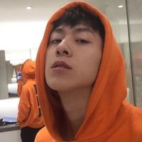 戴手表男生半身头像(7)