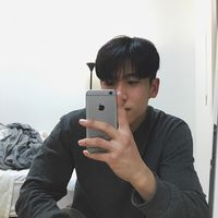 男生拿着玫瑰花哭的头像(3)