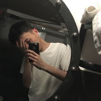 戴手表男生半身头像(2)