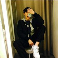 网红男士黑白微信头像