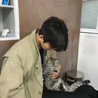 拿手机的高冷男生头像(19)
