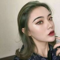 女生笑着抱猫的头像(14)