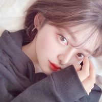 戴眼镜可爱头像女生头像