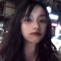 二次元头像女生坚强不哭