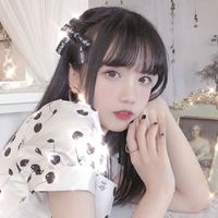 女生拿手机苹果7头像(2)