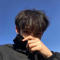 戴手表男生半身头像(10)