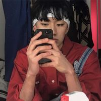 男生拿衣服挡女生头像(4)