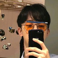 头像男生 天蓝背景