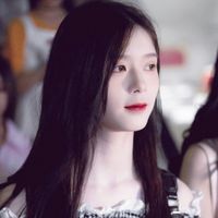 带绿色的图片女生头像图片(4)