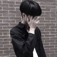 戴手表男生半身头像(18)