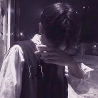 拿手机的高冷男生头像(13)