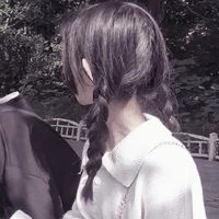 动画风格的情侣头像女生