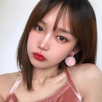 女生头像高冷着脸自拍照