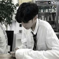 高端大气奢华男生头像(19)