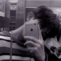 短发侧面男生头像图片