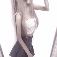 黑色头发红色帽子的图片女生头像